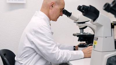Ученые в США открыли очищающий клетки человека от «спящего» ВИЧ белок