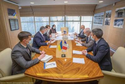 Аваков провел встречу с послом Францией в Украине Етьєном де Понсеном