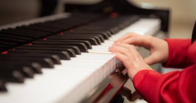 Музыканты медленнее стареют и дольше сохраняют острый ум: как занятия музыкой влияют на мозг