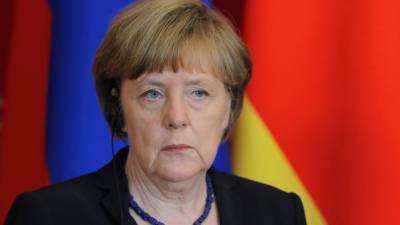 Меркель выбрала жизнь с сединой в волосах в условиях карантина в Германии