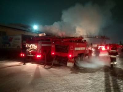 В Омске пожар охватил склад на площади 4 тыс "квадратов"