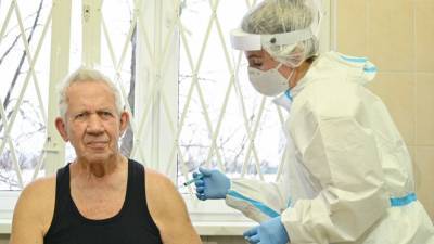 Более 86 тысяч петербуржцев получили прививку от коронавируса