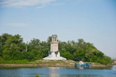 В Волгограде на острове Сарпинском отремонтируют памятник морякам