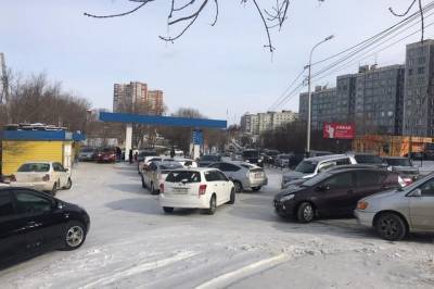 В Хабаровске сократились очереди на АЗС за бензином