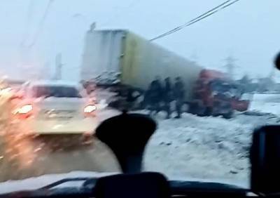 В ДТП с фурой на выезде из Рязани погибли два человека
