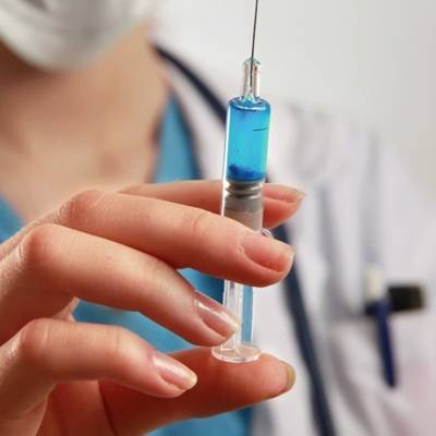 Около 400 тысяч человек в Москве уже сделали первую прививку от covid-19