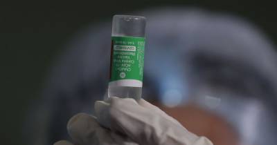 Франция начинает вакцинацию от коронавируса препаратом AstraZeneca