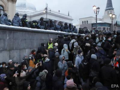 "Вы нас испугались? Зачем вы напали на наши города?" Ахеджакова осудила действия силовиков во время протестов в России