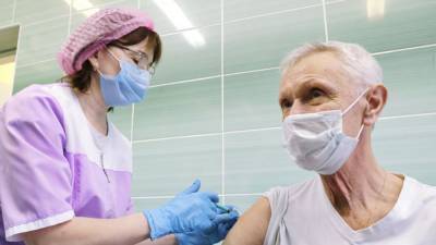Вакцинацию от коронавируса завершили в московских домах престарелых