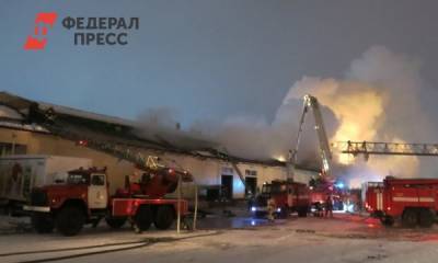 В МЧС озвучили причину пожара на складе в Омске