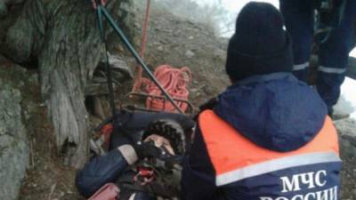 С прогулки на больничную койку: спасатели помогли женщине в Судаке