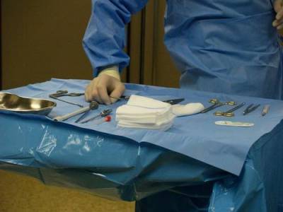 Американские хирурги впервые в мире успешно пересадили пострадавшему в ДТП мужчине лицо и обе руки