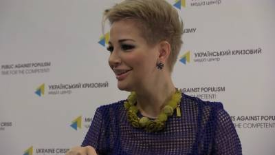 Вернувшаяся из Украины Максакова устроила скандал в эфире Первого канала