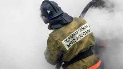 Пожарные потушили загоревшуюся кровлю здания "Почты России" под Ростовом