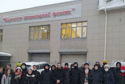 Школьники и студенты Серпухова посетили лаборатории ИИФ