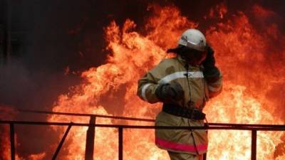На Ставрополье случился крупный пожар в частном доме