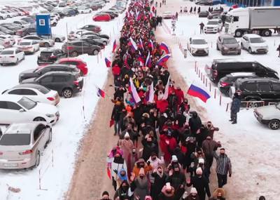"Наверное, со всей страны собирали желающих": в Екатеринбурге прошел новый флешмоб в поддержку Путина