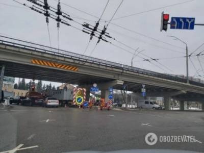 В Киеве приступили к ремонту треснувшего моста на Нивках