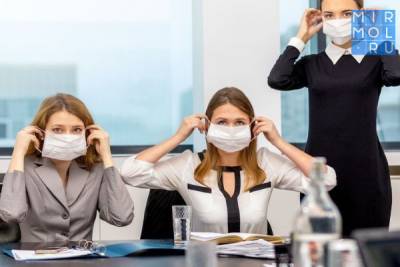 6 из 10 работодателей требуют от сотрудников ношения масок на рабочем месте