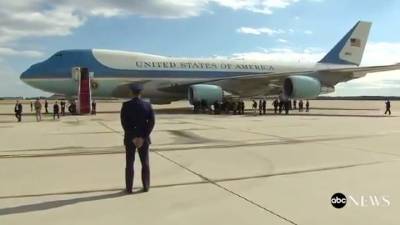 Неизвестный проник на авиабазу, где находится самолет президента США