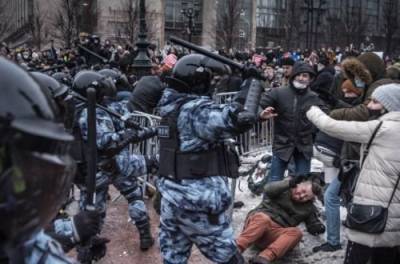 Это только разминка: Кремль готов применить еще больше силы против протестующих
