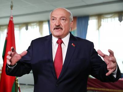 Лукашенко потребовал взяться за молодежь, чтобы избежать "войнушки"