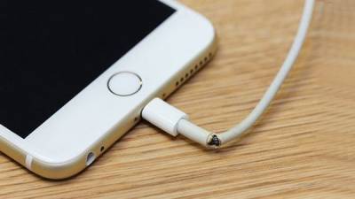 Apple откажется от фирменных «самоуничтожающихся» кабелей. Она изобрела кабель, который не ломается