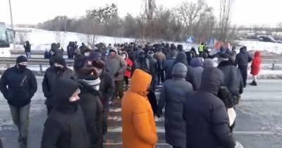 Тарифные протесты: украинцы перекрыли дороги в двух областях (видео)