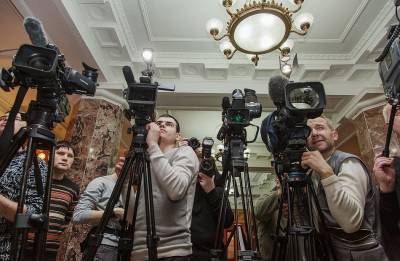 Из Рады хотят изгнать журналистов недавно закрытых каналов
