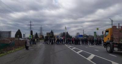 На Закарпатье протестующие заблокировали две автодороги (ВИДЕО)