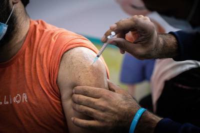 Приближенный Биби предложил принудительную вакцинацию в Израиле