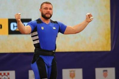 Украинский тяжеловес стал чемпионом Европы после дисквалификации россиянина