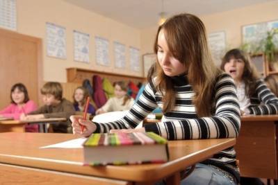 В Петербурге сократилось число болеющих школьников и педагогов