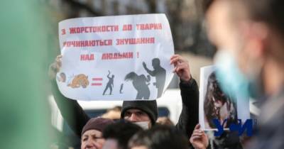 В Одессе люди вышли на митинг, требуя справедливого наказания для мужчины, избившего хаски