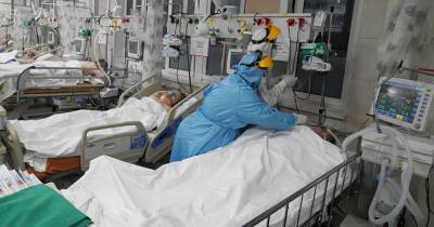 Число пациентов с коронавирусом в России снизилось на 30%