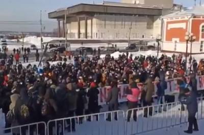«Им не нужно развитие массового движения»: о прекращении митингов в поддержку Навального