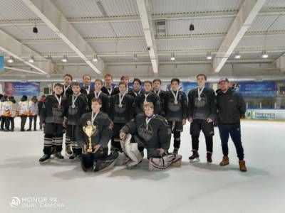 Юные хоккеисты из Глазова завоевали серебро на республиканском этапе Золотой шайбы