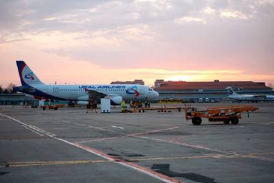 Летевший в Крым пассажирский самолет экстренно прервал полет