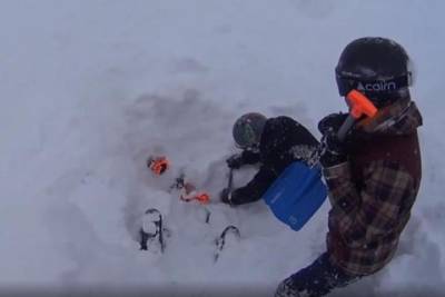 На Красной Поляне из-под снега достали живого сноубордиста