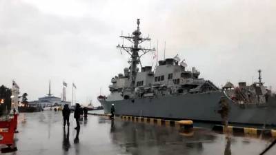 Американский эсминец пришел в Батуми. Видео