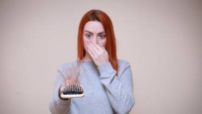 Переболевших коронавирусом предупредили о возможности выпадения волос