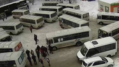 В Бийске водители автобусов отказались выходить на маршруты из-за неубранных улиц