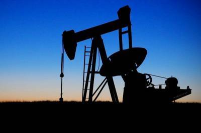 ОПЕК+ прогнозирует дефицит нефти весь 2021 год