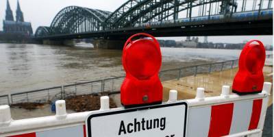 В зоне бедствия Кельн. В Германии вышли из берегов крупные реки, затопило несколько земель — фоторепортаж