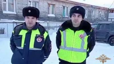 Дорожные инспекторы, которые вытащили людей из горящего дома в Ямало-Ненецком автономном округе, представлены к награде