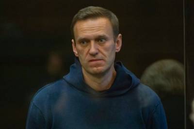 Навальный заявил, что "родственнички" придушат ветерана сегодня ночью
