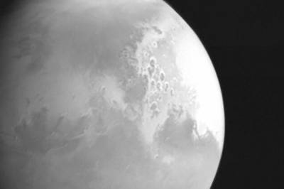 Появилось первое фото Марса с китайского зонда "Тяньвэнь-1"