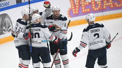 «Металлург» забросил три безответные шайбы «Ак Барсу» в матче КХЛ