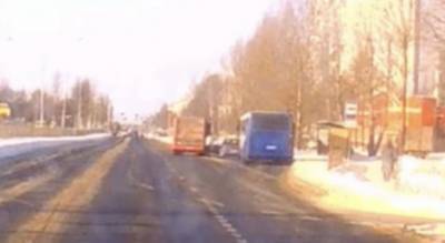 Довел дедушку до слез: ярославский маршрутчик устроил побои на трассе. Видео