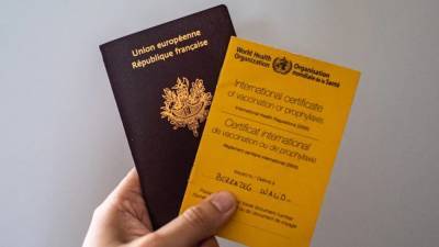 Власти разрабатывают цифровые «паспорта вакцинированного»